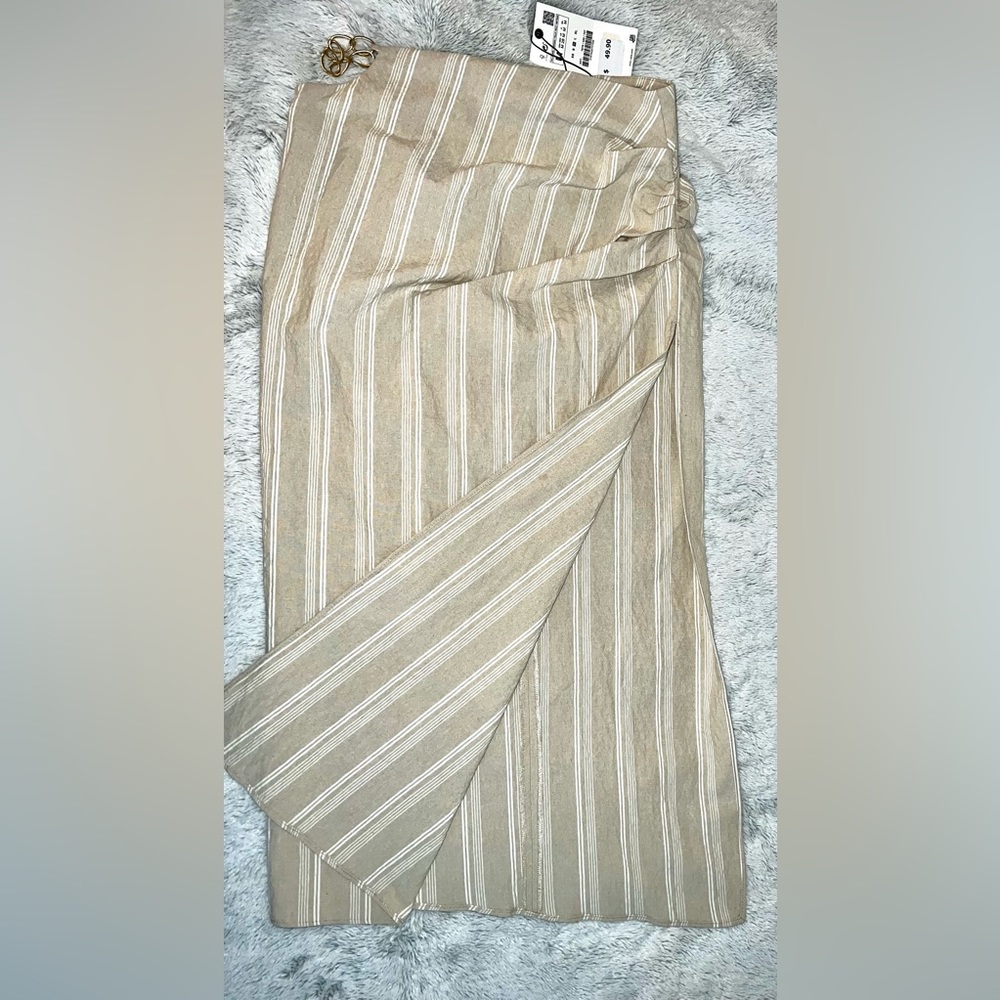 Zara Beige Stripped Midi Skirt with Gold Chain